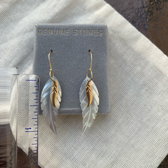 ✨ SOLD - Stunning Mother of Pearl 14k Drop Earrings (NWT) - Picture 7 of 9